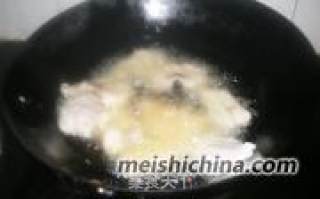 生鱼片炒蒜苗——鱼肉的创新做法的做法步骤：4