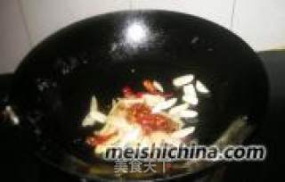 生鱼片炒蒜苗——鱼肉的创新做法的做法步骤：5