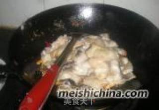 生鱼片炒蒜苗——鱼肉的创新做法的做法步骤：6