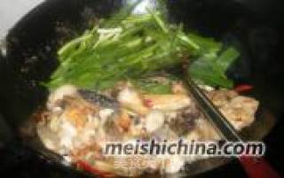 生鱼片炒蒜苗——鱼肉的创新做法的做法步骤：7