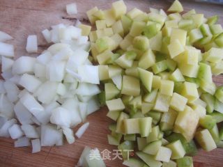 洋葱土豆焖饭的做法步骤：1