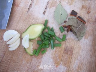 脊骨炖土豆的做法步骤：2