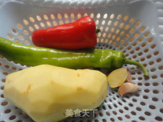 双椒土豆丝的做法步骤：1