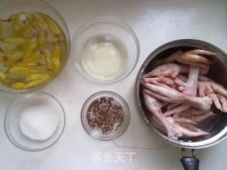 泡椒凤爪的做法步骤：1