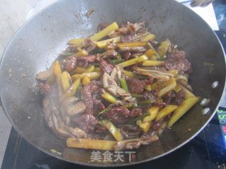 土豆炒月牙骨的做法步骤：9