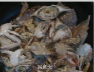 酱炒螃蟹的做法步骤：2