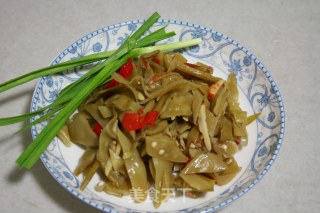炒腌扁豆的做法步骤：1