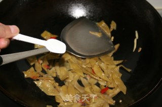 炒腌扁豆的做法步骤：3