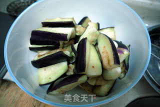 家常红烧茄子的做法步骤：1