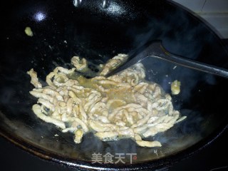 肉丝炒辣椒的做法步骤：3