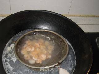 虾仁拌菠菜的做法步骤：3