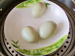 心蓝手制私房菜【流油金黄咸鸭蛋】——个个流油，垂涎欲滴，金黄之傲的做法步骤：6