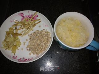 沙参玉竹银耳薏米汤的做法步骤：1