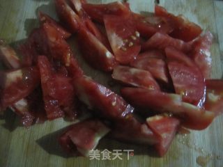 西红柿鱼丸汤面的做法步骤：2