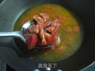 西红柿鱼丸汤面的做法步骤：6