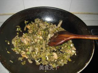 猪油渣炒酸菜的做法步骤：4