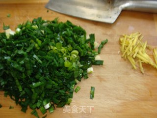 一道闽南人喜欢的海鲜------海蛎煎的做法步骤：2
