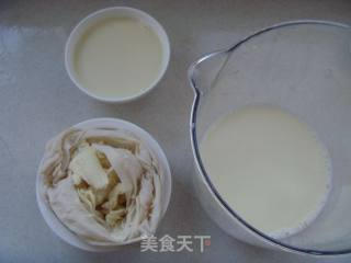 【豆浆机创意食谱】：营养低脂---豆浆黑芝麻戚风蛋糕的做法步骤：3