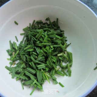 韭菜鸡蛋饼的做法步骤：1