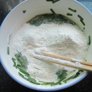 韭菜鸡蛋饼的做法步骤：3