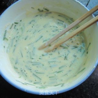 韭菜鸡蛋饼的做法步骤：4