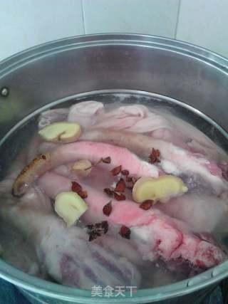 香卤肥肠的做法步骤：2