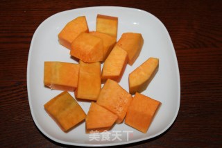 【南瓜袖珍小吐司】---这个季节最不容错过的面包的做法步骤：1