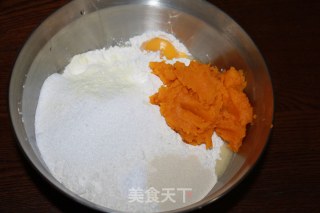【南瓜袖珍小吐司】---这个季节最不容错过的面包的做法步骤：3