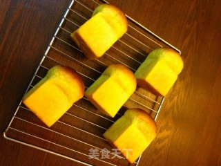 【南瓜袖珍小吐司】---这个季节最不容错过的面包的做法步骤：11