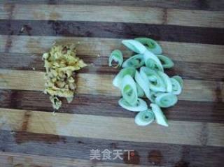 虾酱炒藕片的做法步骤：3