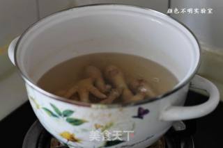 花生炖凤爪的做法步骤：2