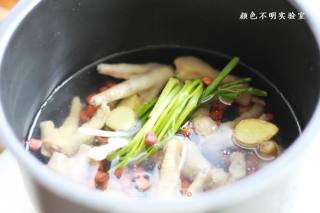 花生炖凤爪的做法步骤：3