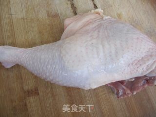电饼铛烤鸡腿的做法步骤：1