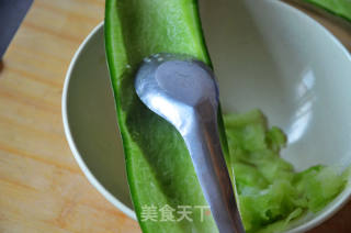 幸福美食：时令蔬菜美食之蛤蜊萝卜汆鸡蛋的做法步骤：2