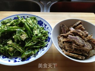 青椒炒腊肉的做法步骤：5
