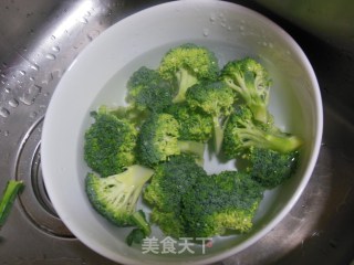 耗油草菇扣新兰花的做法步骤：4