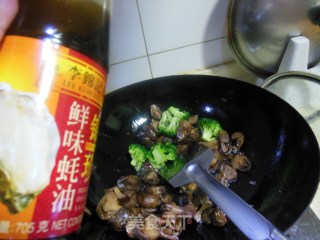 耗油草菇扣新兰花的做法步骤：9