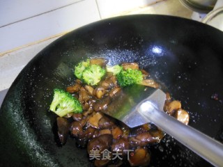 耗油草菇扣新兰花的做法步骤：10