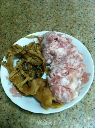 梅菜肉饼的做法步骤：1