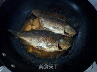红烧鲫鱼的做法步骤：8