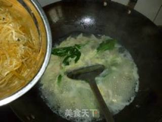 杏鲍菇银鱼蛋汤的做法步骤：7