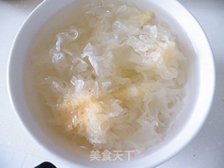 美容甜饮------木瓜银耳糖水的做法步骤：2
