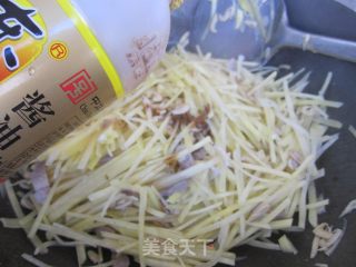 肉丝虾皮炒土豆丝的做法步骤：11