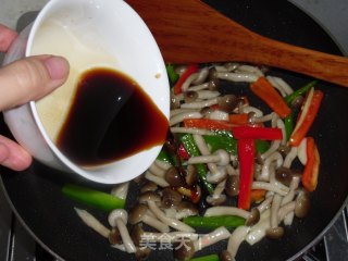 双椒蟹味菇的做法步骤：7