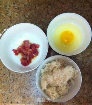不粘锅的蛋炒饭的做法步骤：1