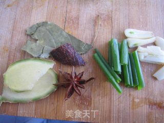 土豆炖鸡块的做法步骤：3