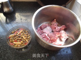花旗参石斛汤的做法步骤：1