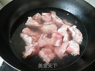 山药排骨汤的做法步骤：1
