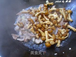 滑子菇烧肉的做法步骤：7