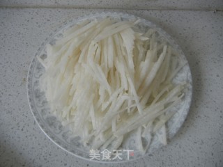 萝卜丝煮大虾的做法步骤：2